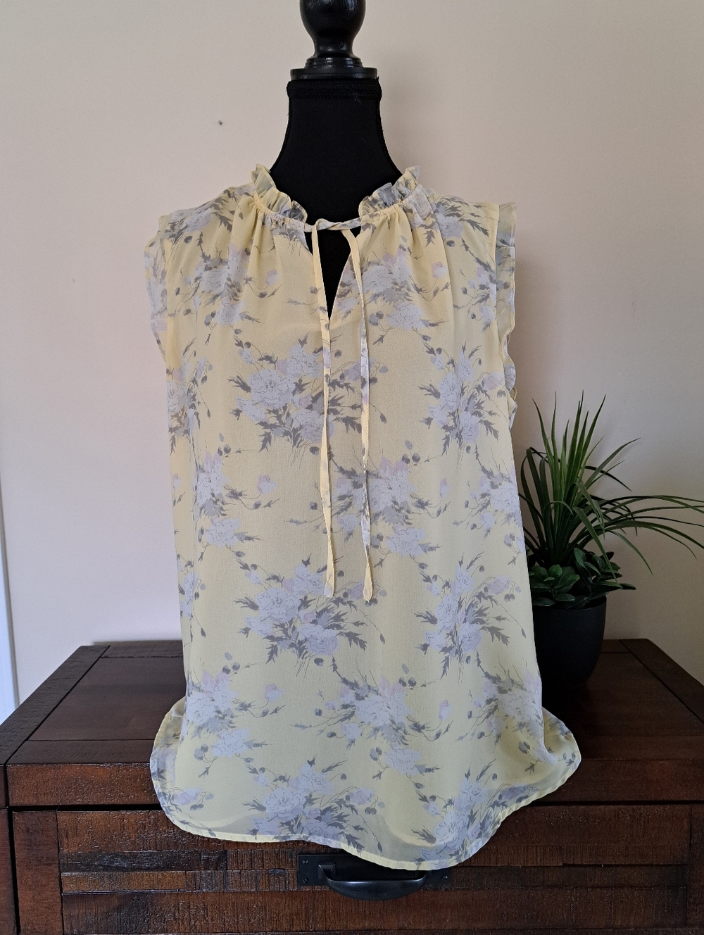 Dalia Yellow Floral Sleeveless Ruffle Neck Blouse Lightweight Womens Large Flowy